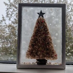 Festive Christmas Tree Decor